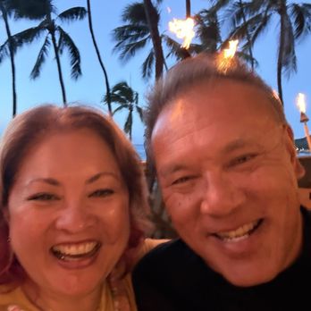Hula Grill Waikiki - He's on fire - Hawaiian Near Me - Honolulu, Hawaii Hula Grill Waikiki - He's on fire - Hawaiian Near Me - Honolulu, Hawaii