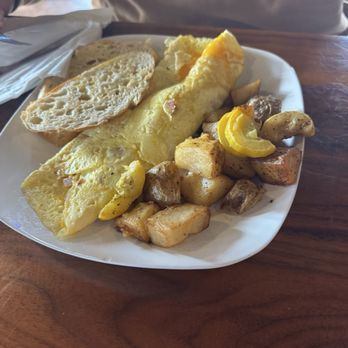 Rising Sun Cafe - Denver Omelet with sourdough bread - Cafes Near Me - Denton, Texas Rising Sun Cafe - Denver Omelet with sourdough bread - Cafes Near Me - Denton, Texas