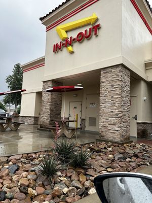 In-N-Out Burger by null