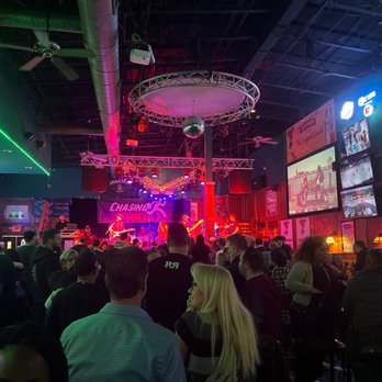 Looneys Pub North