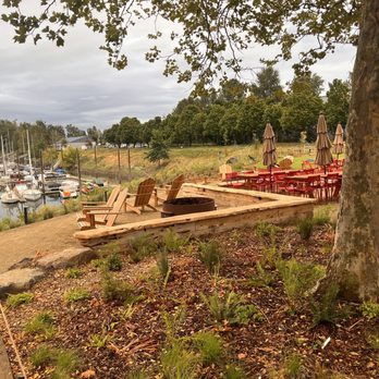Pal’s - Outdoor dining - Bars Near Me - Portland, Oregon