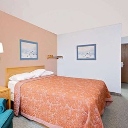 Super 8 by Wyndham Cut Bank - Guest room