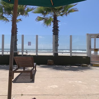 Surfer Beach Hotel - Great little patio area to relax and watch the waves - San Diego, CA