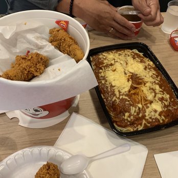 Jollibee - Half spicy half regular chicken bucket and spaghetti - Fast Food Near Me - Tukwila, Washington