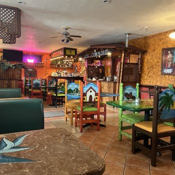 Los Compadres - Inside - Mexican Near Me - Burlington, Wisconsin