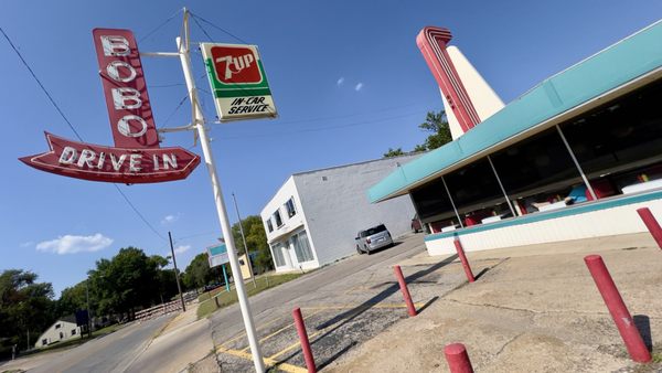 Bobo's Drive In by null