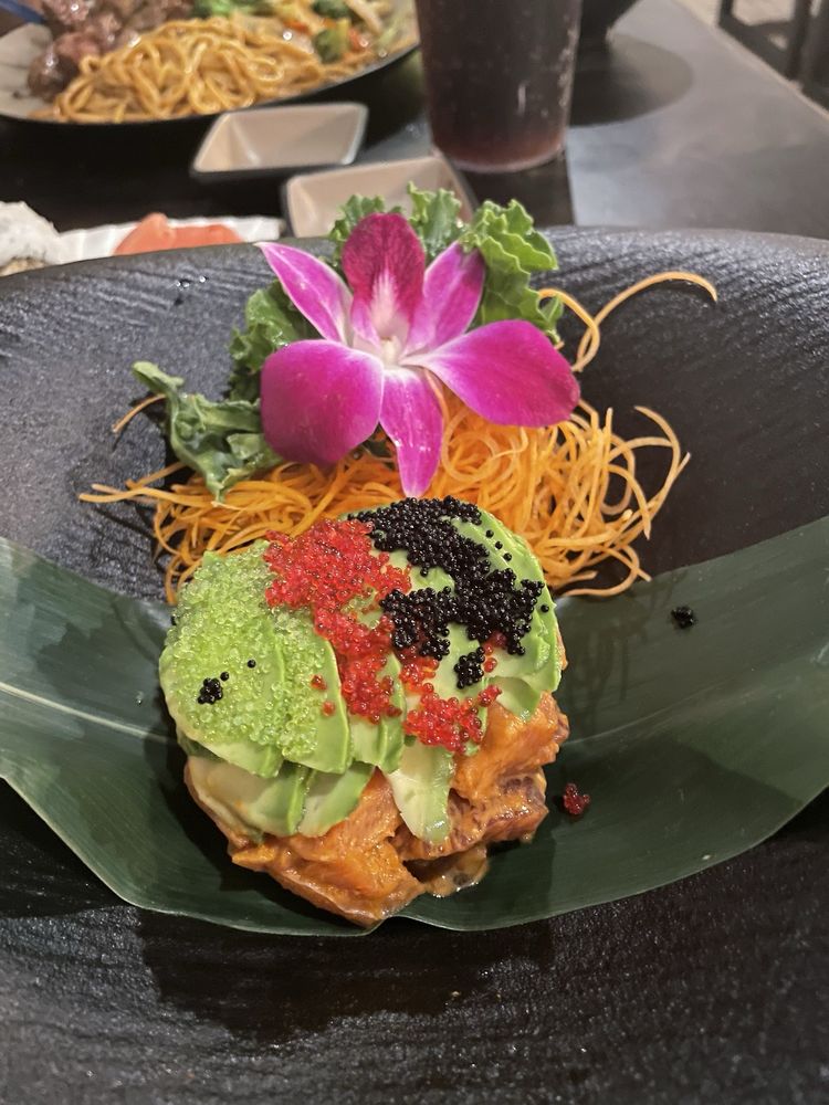 Bonzu Japanese Steakhouse & Sushi Logo