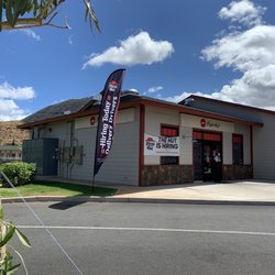 Pizza Hut - KauKau fo da beach or afta da hike, the HUT in Nanakuli is AuRite