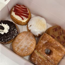 YONUTZ GOURMET DONUTS AND ICE CREAM - Updated January 2026 - 1035