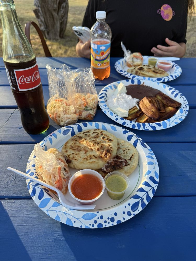 El Buen Gusto Pupuseria