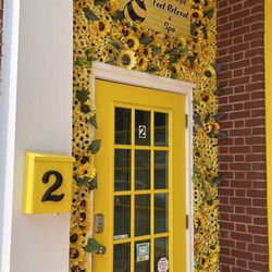 Honey Plzzzz Feet Retreat & Spa