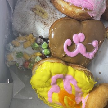 Voodoo Doughnut - The icing was sliding off and donuts were piled on top of each other. - Donuts Near Me - San Antonio, Texas