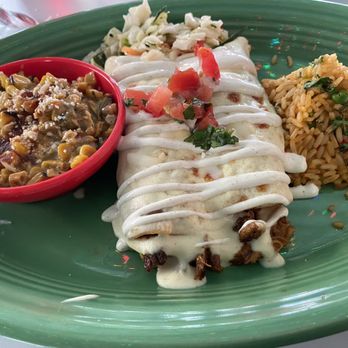 Uno Mas - These enchiladas were fantastic. There's a bit of nice slaw that really worked well with the meal. - Tex-Mex Near Me - Dallas, Texas