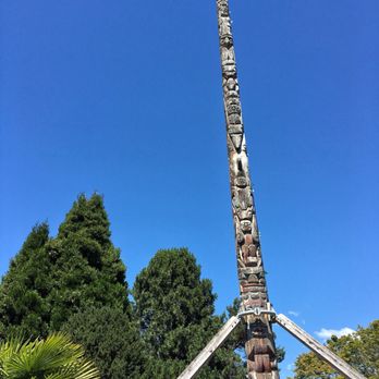 Hadden Park - The amazing totem pole celebrating the centennial - Dog Parks Near Me - Vancouver, British Columbia Hadden Park - The amazing totem pole celebrating the centennial - Dog Parks Near Me - Vancouver, British Columbia
