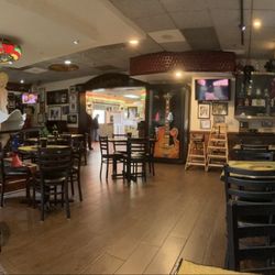 Augustino's Rock and Roll Deli and Grill - Interior panoramic