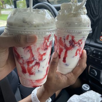 La Michoacana - There are no words on how GOOD this is!! OMG!! Strawberries and Creme'! I honestly cannot stop eating it!! - Ice Cream & Frozen Yogurt Near Me - Brookfield, Illinois La Michoacana - There are no words on how GOOD this is!! OMG!! Strawberries and Creme'! I honestly cannot stop eating it!! - Ice Cream & Frozen Yogurt Near Me - Brookfield, Illinois