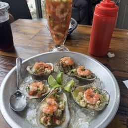 Oysters de shrimp ceviche and small cocktail de camarón. Oysters de shrimp ceviche and small cocktail de camarón.
