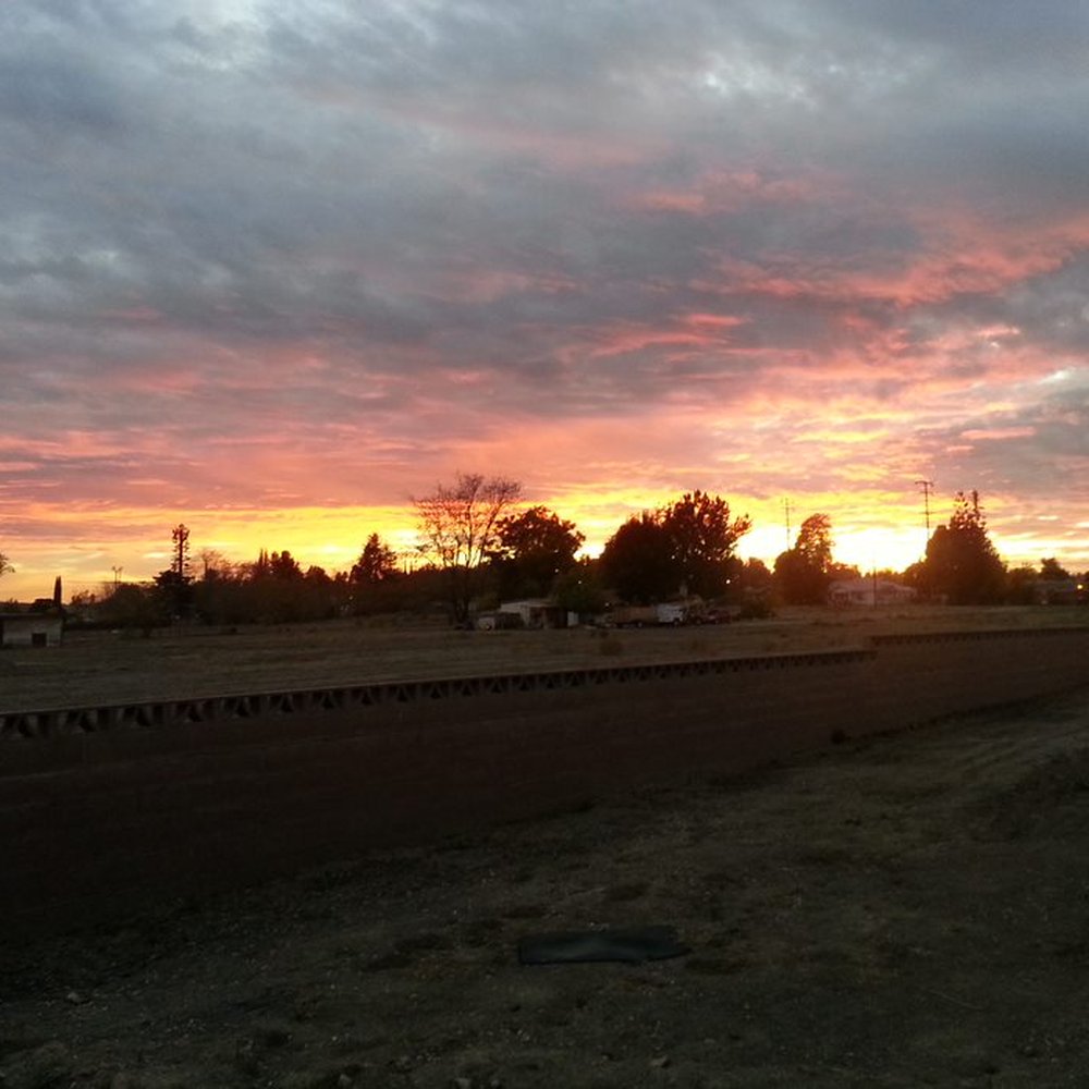Braswell's Yucaipa Leisure Manor - Backyard of Leisure Manor sunset in 2017 - Retirement Homes Near Me - Yucaipa, California