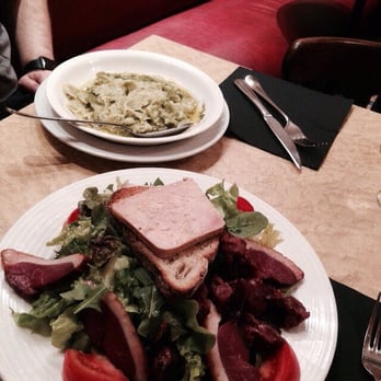 La Fresque - Landaise salad (spelling?) and the cheese ravioli with pesto. Both are DELICIOUS! - French Near Me - Paris, 75