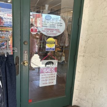 Lolo's Consignment - Front door - Used, Vintage & Consignment Near Me - Saint Helena, California