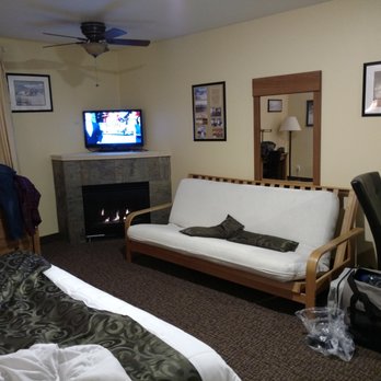 Holiday Haus Motel - Could use the futon for 2 more if you are on a budget... - Hotels Near Me - Mammoth Lakes, California Holiday Haus Motel - Could use the futon for 2 more if you are on a budget... - Hotels Near Me - Mammoth Lakes, California