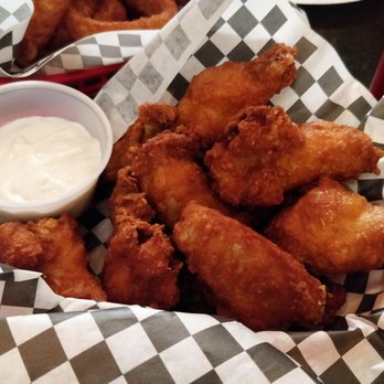 J. Dolan's - Chicken wings and blue cheese dipping sauce - Pizza Near Me - Honolulu, Hawaii
