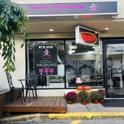 Talia's Bakery - Outside