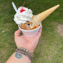 Peanut Butter Cup Sundae - Hard Peanut Butter Cup Sundae - Hard
