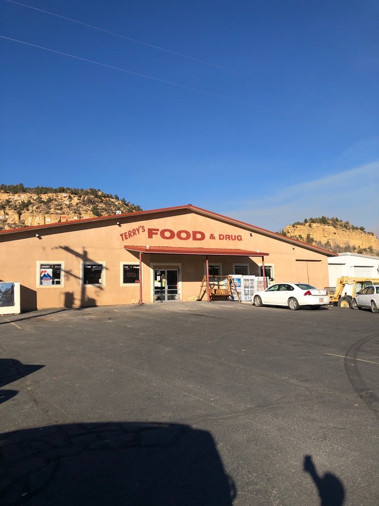 Terry's Food & Drug Logo