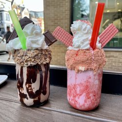 Poppin Mess Champagne & Dessert Bar - Shakes