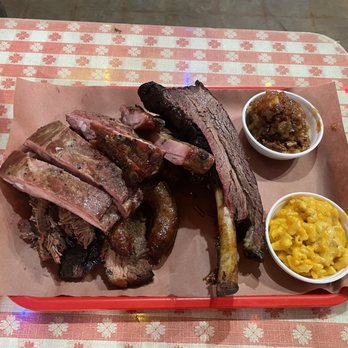 Black's Barbecue Lockhart - Plate of bbq - Barbeque Near Me - Lockhart, Texas