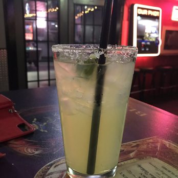 Lone Oak Lounge - Hotels Near Me - Bakersfield, California