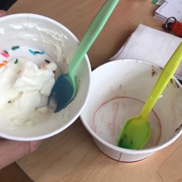 Froyo! And color changing spoons!