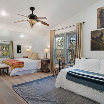 Rustic Barnyard - Farm House Primary Bedroom - Comfy & Cozy! - Vacation Rentals Near Me - San Marcos, Texas Rustic Barnyard - Farm House Primary Bedroom - Comfy & Cozy! - Vacation Rentals Near Me - San Marcos, Texas