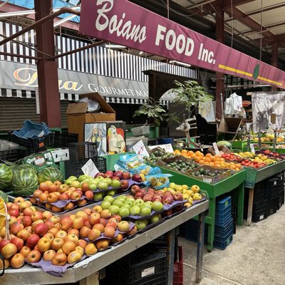 Arthur Avenue Retail Market by null