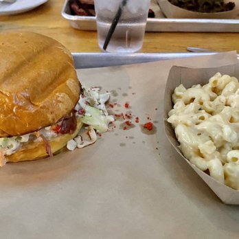 Hank's Texas BBQ - Hot and heavy and Mac n cheese - Barbeque Near Me - Columbus, Ohio