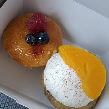 Molly's Cupcakes - cream brulee cupcake and peach cobbler cupcake - Desserts Near Me - Chicago, Illinois Molly's Cupcakes - cream brulee cupcake and peach cobbler cupcake - Desserts Near Me - Chicago, Illinois