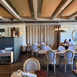 Catelli's - Inside