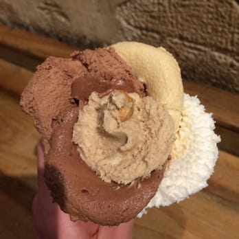 Amorino - Espresso chocolate and hazelnut gelatos mixed - Ice Cream & Frozen Yogurt Near Me - Paris, 75 Amorino - Espresso chocolate and hazelnut gelatos mixed - Ice Cream & Frozen Yogurt Near Me - Paris, 75