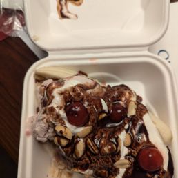 A banana split. I ordered a peach helene