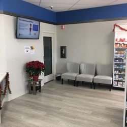 Hammer Lane Pharmacy - A waiting area with comfortable seating, just for you.