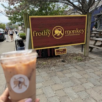 Frothy Monkey - Iced vanilla Chai Latte - Iced - Coffee & Tea Near Me - Nashville, Tennessee