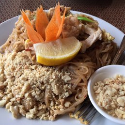 Chicken pad thai ($12) Don't be fooooled!!! DONT ORDER THIS, or much better - don't eat here.