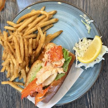 Sea Level Oyster Bar - Lobster Roll - Seafood Near Me - Salem, Massachusetts Sea Level Oyster Bar - Lobster Roll - Seafood Near Me - Salem, Massachusetts