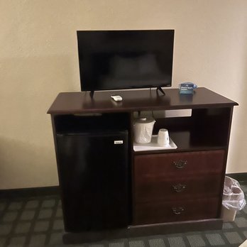 Days Inn & Suites by Wyndham Sutton Flatwoods - TV and mini fridge - Hotels Near Me - Sutton, West Virginia Days Inn & Suites by Wyndham Sutton Flatwoods - TV and mini fridge - Hotels Near Me - Sutton, West Virginia