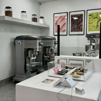 Crumbl - Moreno Valley - Interior - Bakeries Near Me - Moreno Valley, California Crumbl - Moreno Valley - Interior - Bakeries Near Me - Moreno Valley, California