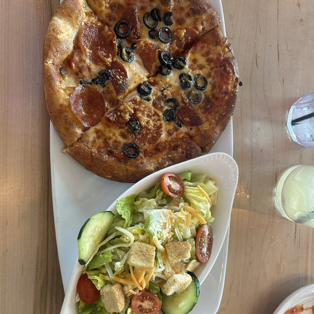 Rock & Brews - Grapevine - Lunch BYO Peraonal Pizza & House Salad ($12) - Burgers Near Me - Grapevine, Texas Rock & Brews - Grapevine - Lunch BYO Peraonal Pizza & House Salad ($12) - Burgers Near Me - Grapevine, Texas