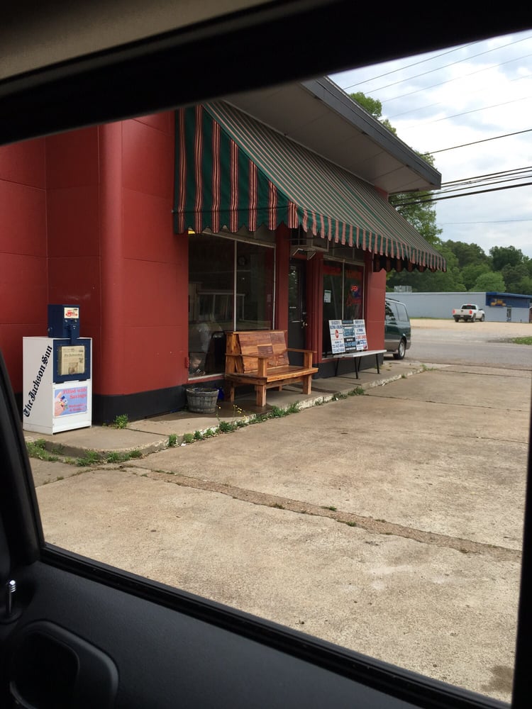 THE CORNER GRILL Updated August 2024 235 East Main St, Parsons