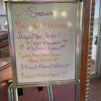 Eagles Nest Restaurant - Daily Specials - New American Near Me - Bethalto, Illinois Eagles Nest Restaurant - Daily Specials - New American Near Me - Bethalto, Illinois
