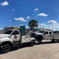Road Runners Towing & Recovery - 24 hours a day, 7 days a week, 365 days a year! Our Emergency Towing Services are available in the entire Orlando area!